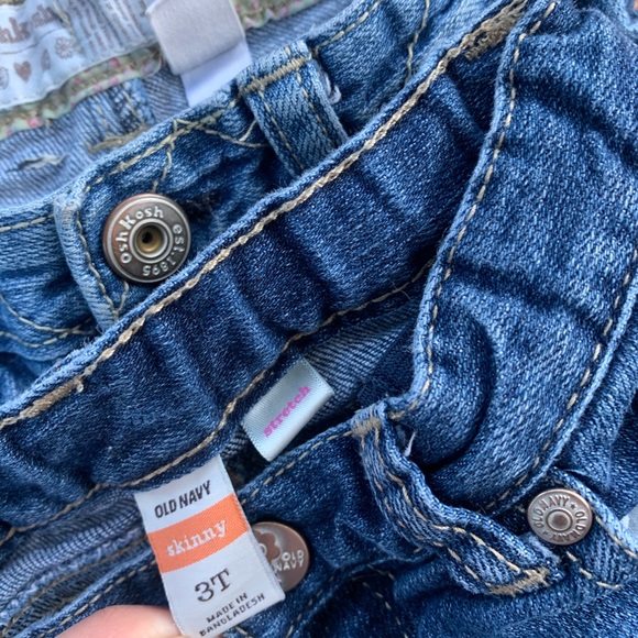 Bundle of (2) toddler jeans - Picture 3 of 4
